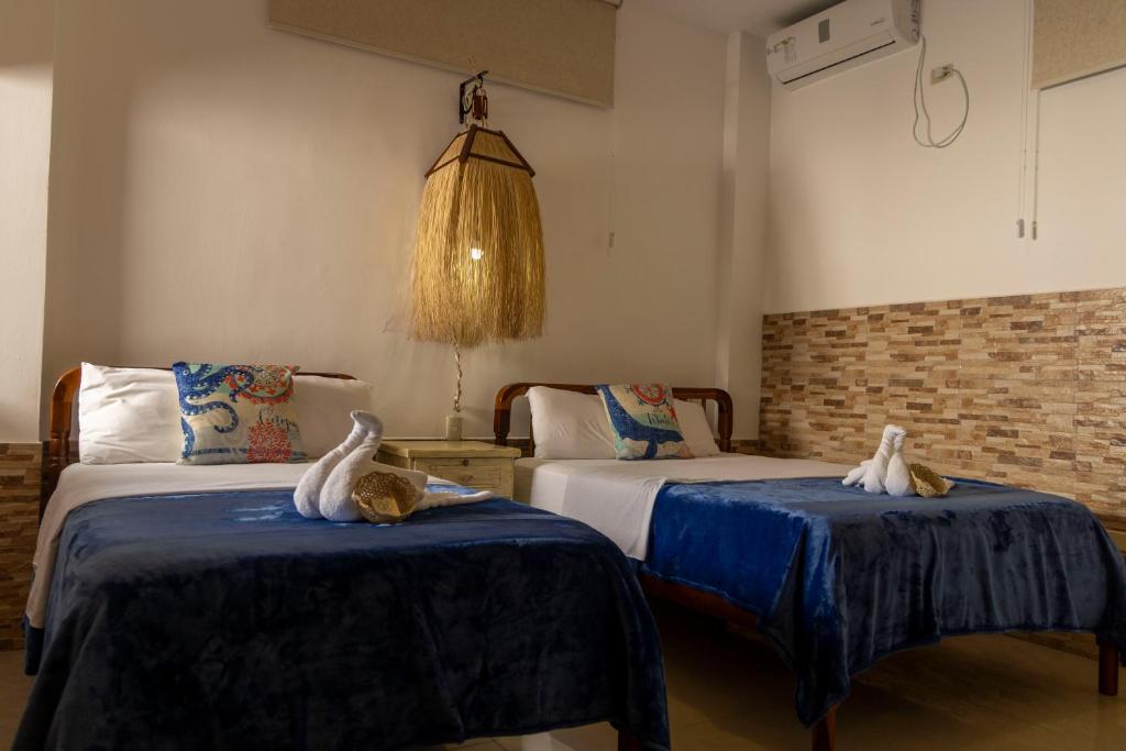 Postel nebo postele na pokoji v ubytování Galapagos Planet Hotel