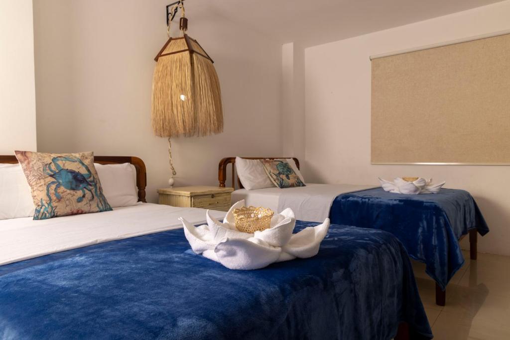 Postel nebo postele na pokoji v ubytování Galapagos Planet Hotel