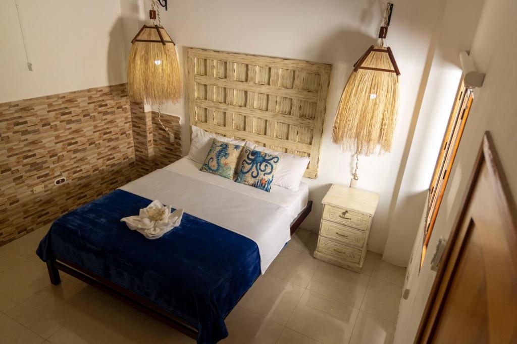 Postel nebo postele na pokoji v ubytování Galapagos Planet Hotel
