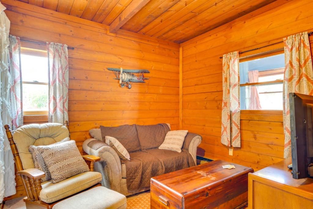 Bisbee Vacation Rental with Mountain Views and Sunroom - Vakantiehuis