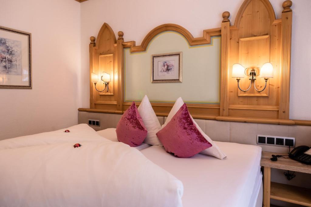 Postel nebo postele na pokoji v ubytování Hotel Schlosshof