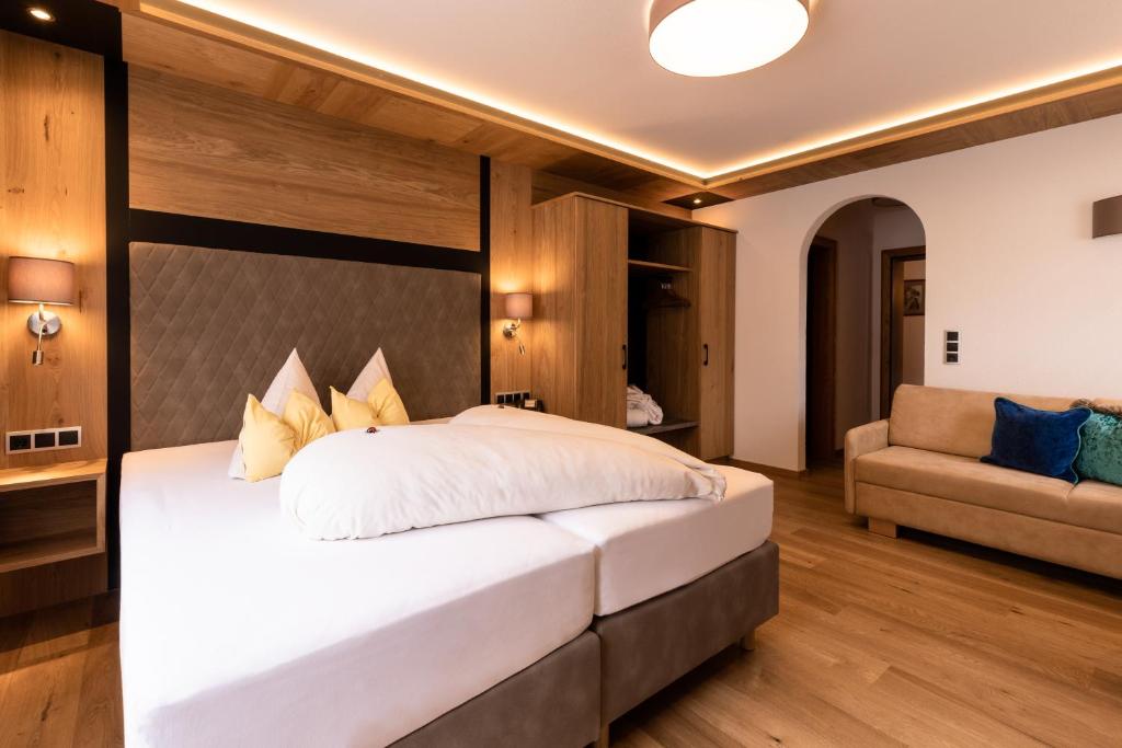 Postel nebo postele na pokoji v ubytování Hotel Schlosshof