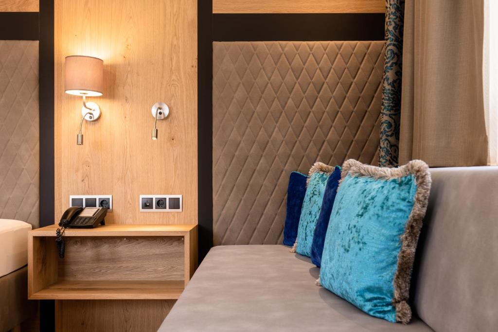 Postel nebo postele na pokoji v ubytování Hotel Schlosshof