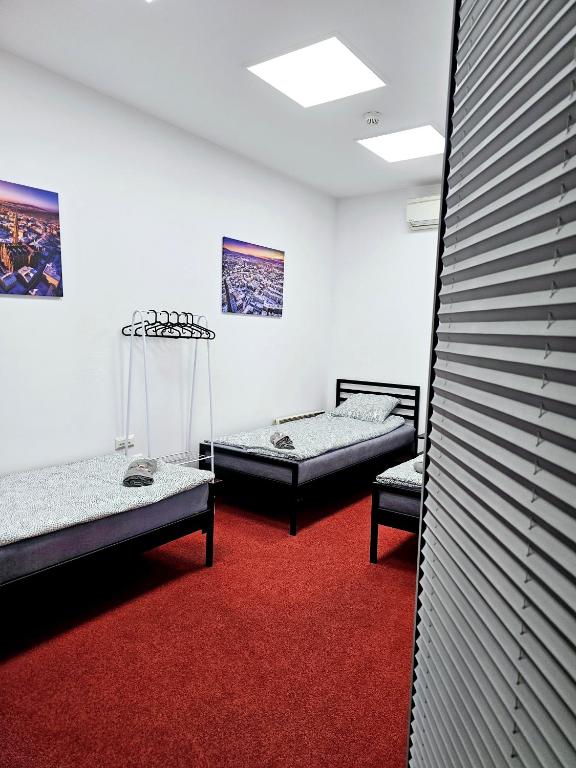 Postel nebo postele na pokoji v ubytování Noclegi Wałbrzych Centrum