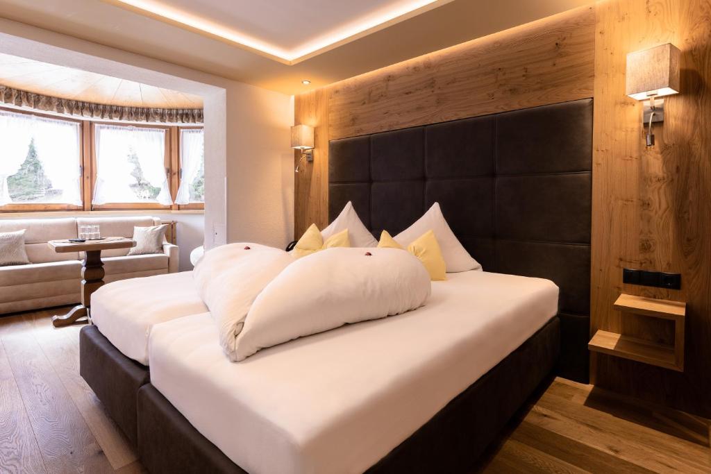 Postel nebo postele na pokoji v ubytování Hotel Schlosshof