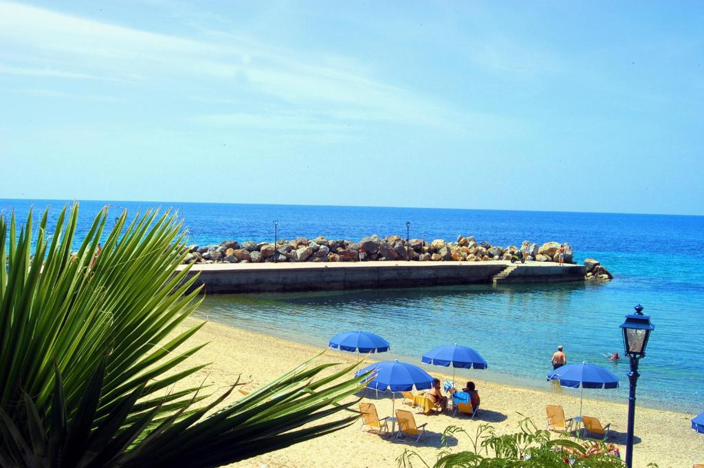 Gallery image of Loutra Beach Hotel in Agia Paraskevi