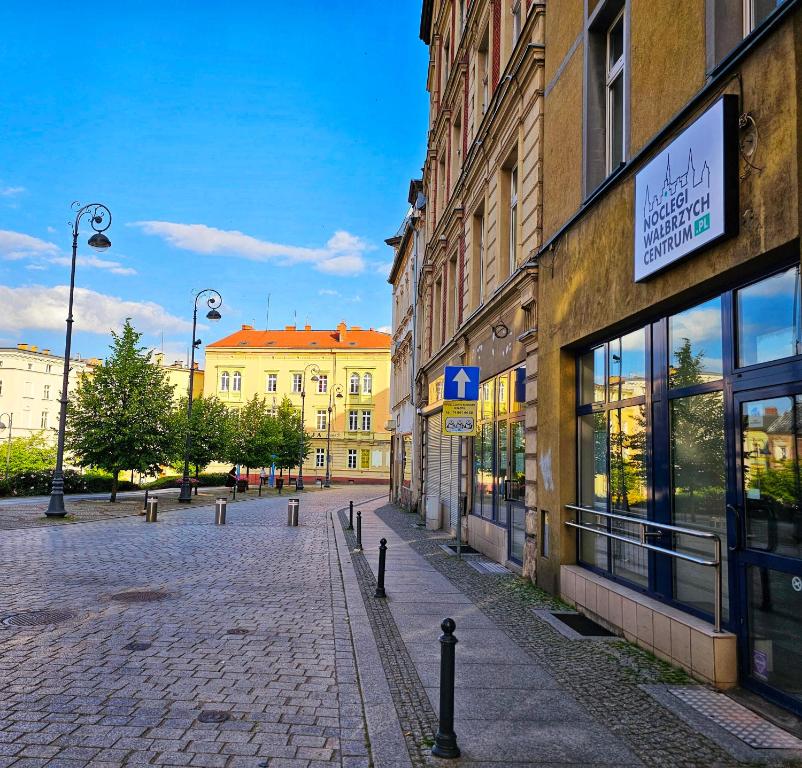 a cobblestone street in a city with buildings at Noclegi Wałbrzych Centrum in Wałbrzych