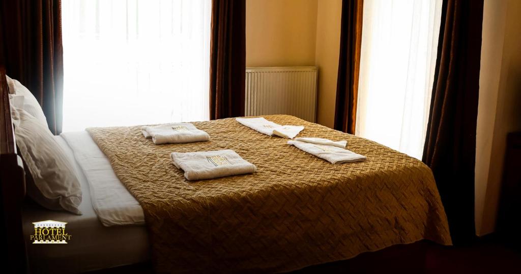 Postel nebo postele na pokoji v ubytování Hotel Parlament
