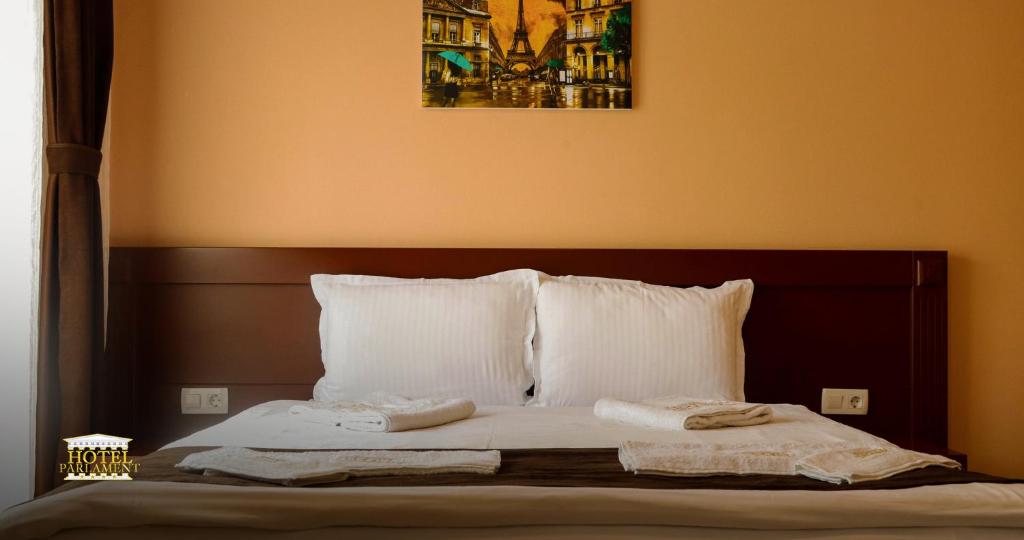 Postel nebo postele na pokoji v ubytování Hotel Parlament
