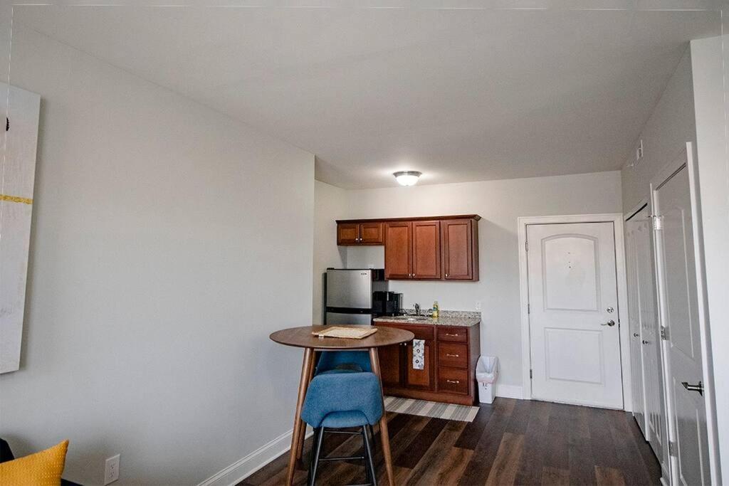 Kuchyň nebo kuchyňský kout v ubytování Stylish 1 BR 1BA at The Inman