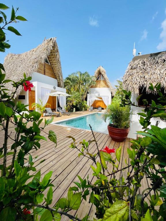 Bazén v ubytování Leeloo Boutique Hotel nebo v jeho okolí
