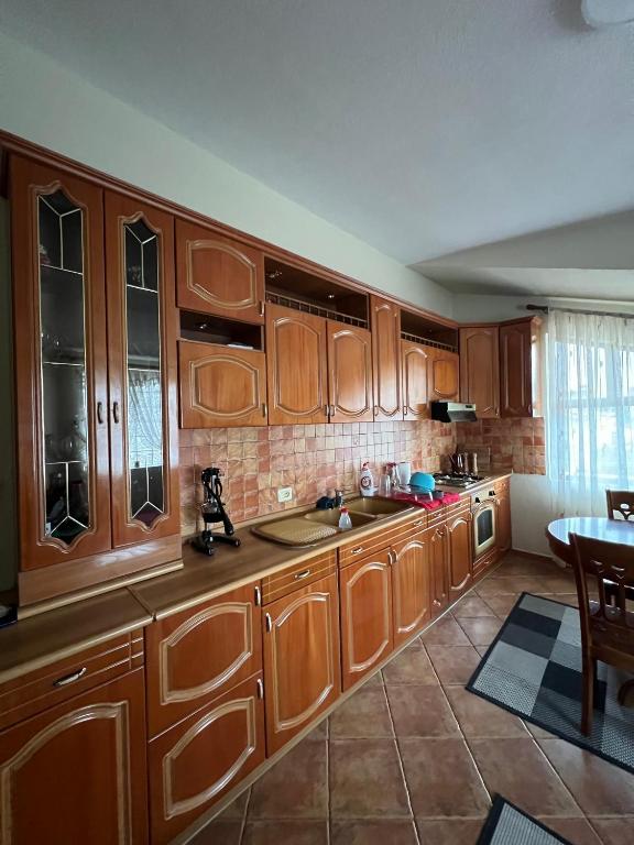 Enjoy Sunset at this Spacious Apartment - Image 4