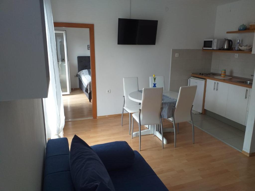 Kuchyň nebo kuchyňský kout v ubytování Apartmani Riba