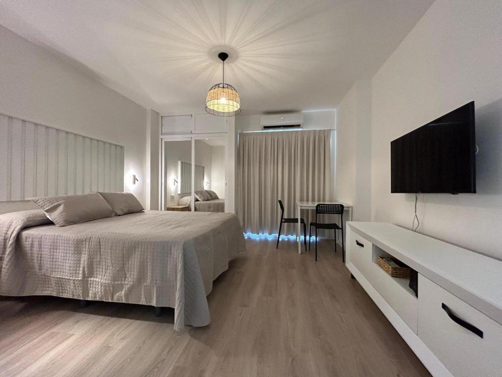 Hercules Pool & Beach, Benalmádena (updated prices 2024)