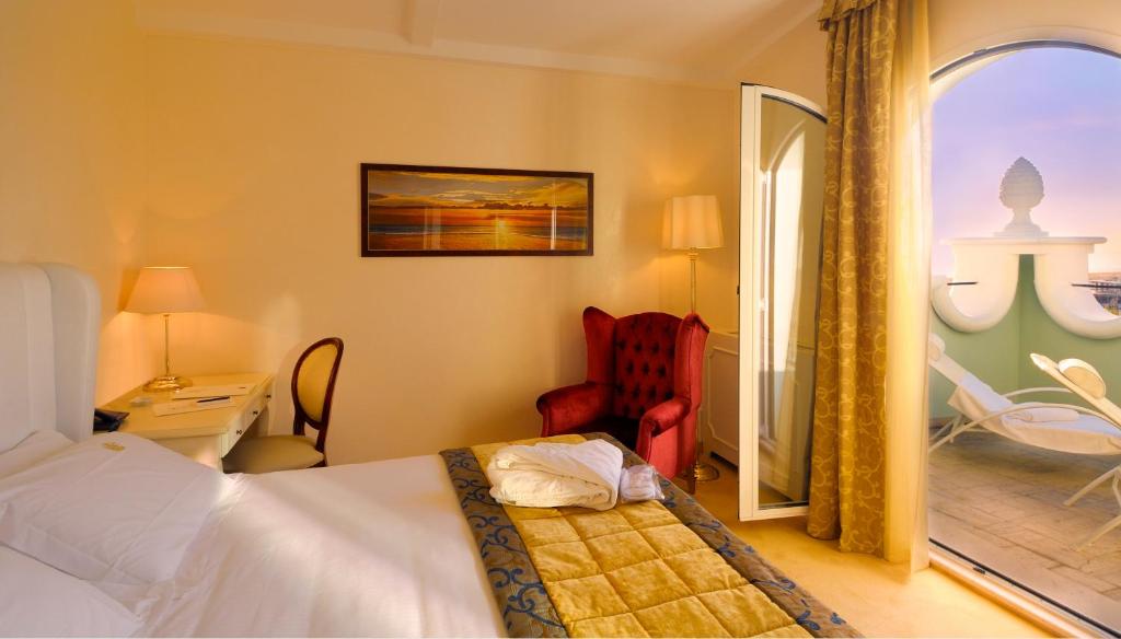 Postel nebo postele na pokoji v ubytování Hotel De Londres