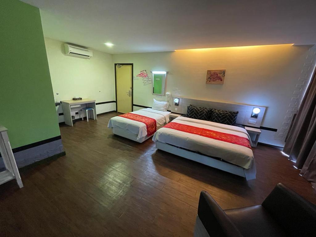 Postel nebo postele na pokoji v ubytování N&L HOTEL KUALA TERENGGANU