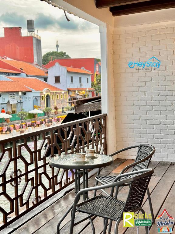 Balkón nebo terasa v ubytování Wayfarer Guest House Jonker Street Melaka By Heystay Management