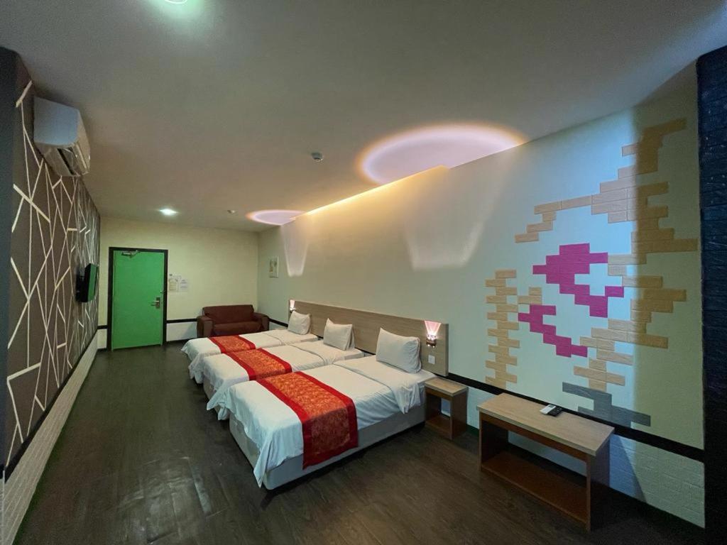 Postel nebo postele na pokoji v ubytování N&L HOTEL KUALA TERENGGANU