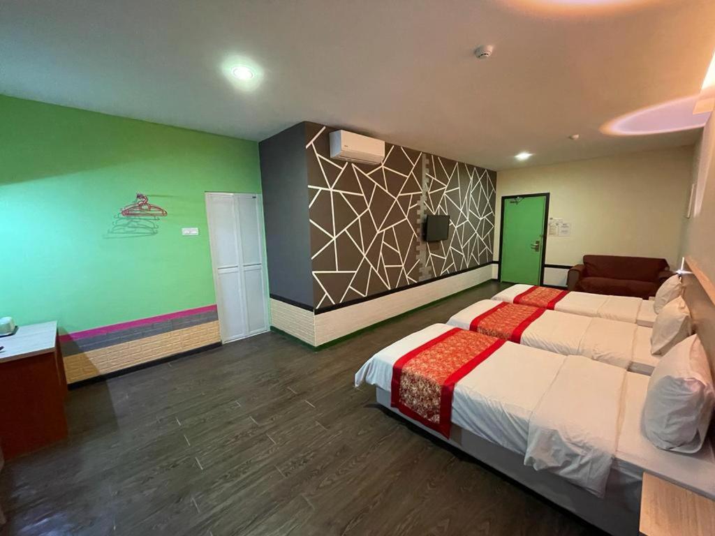Postel nebo postele na pokoji v ubytování N&L HOTEL KUALA TERENGGANU