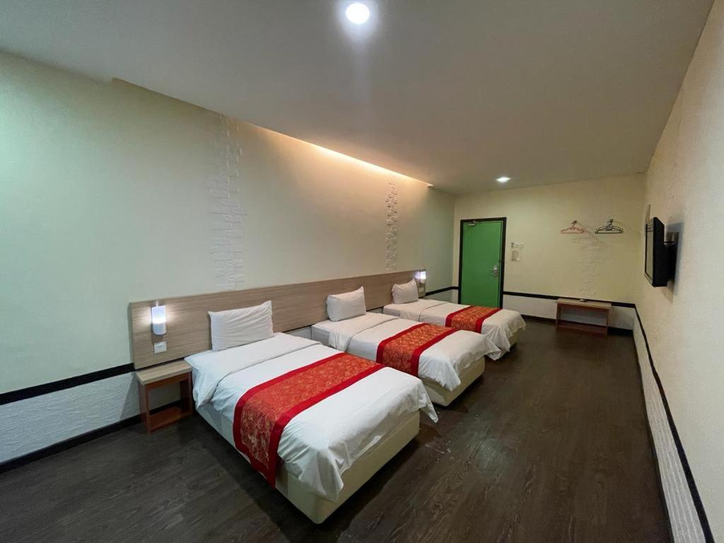 Postel nebo postele na pokoji v ubytování N&L HOTEL KUALA TERENGGANU