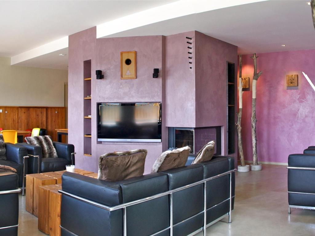 Un televizor și/sau centru de divertisment la Chalet moderne, spacieux et proche des pistes - 12 pers. - FR-1-267-259