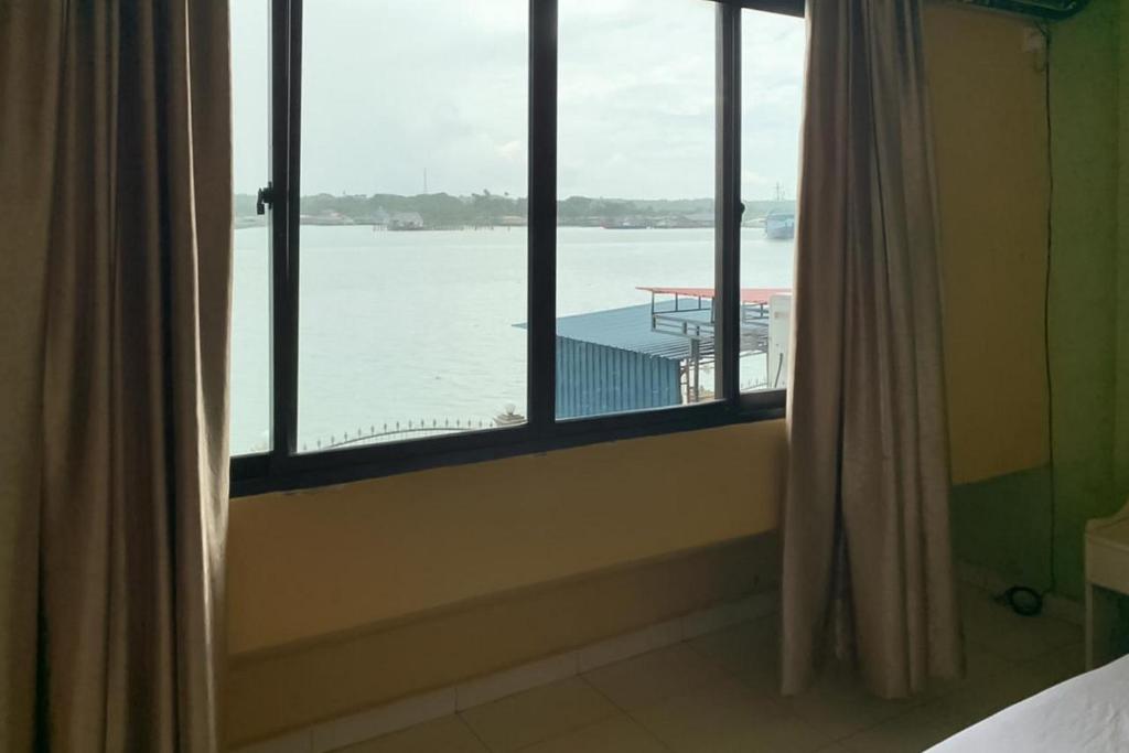 Hotel Laut Jaya Tanjung Pinang RedPartner - Deluxe Room