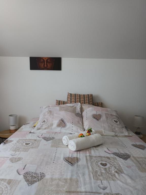 Postel nebo postele na pokoji v ubytování LOCATIONS VERT EDEN