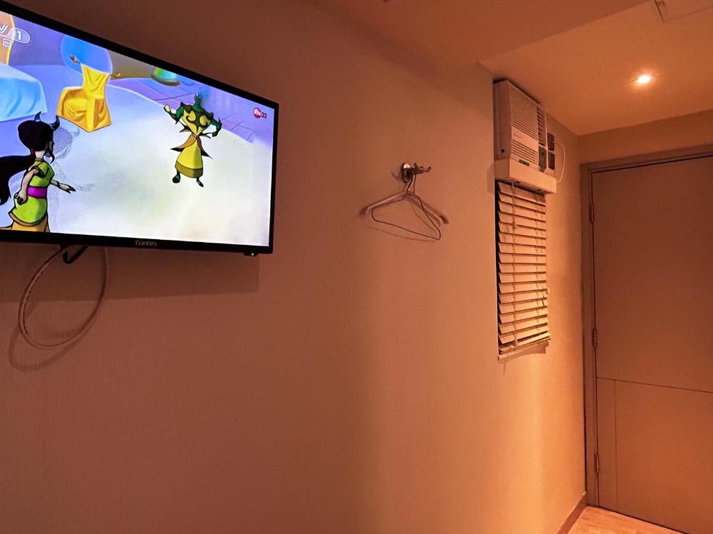 TV a/nebo společenská místnost v ubytování 珀依旅馆 Pop E INN