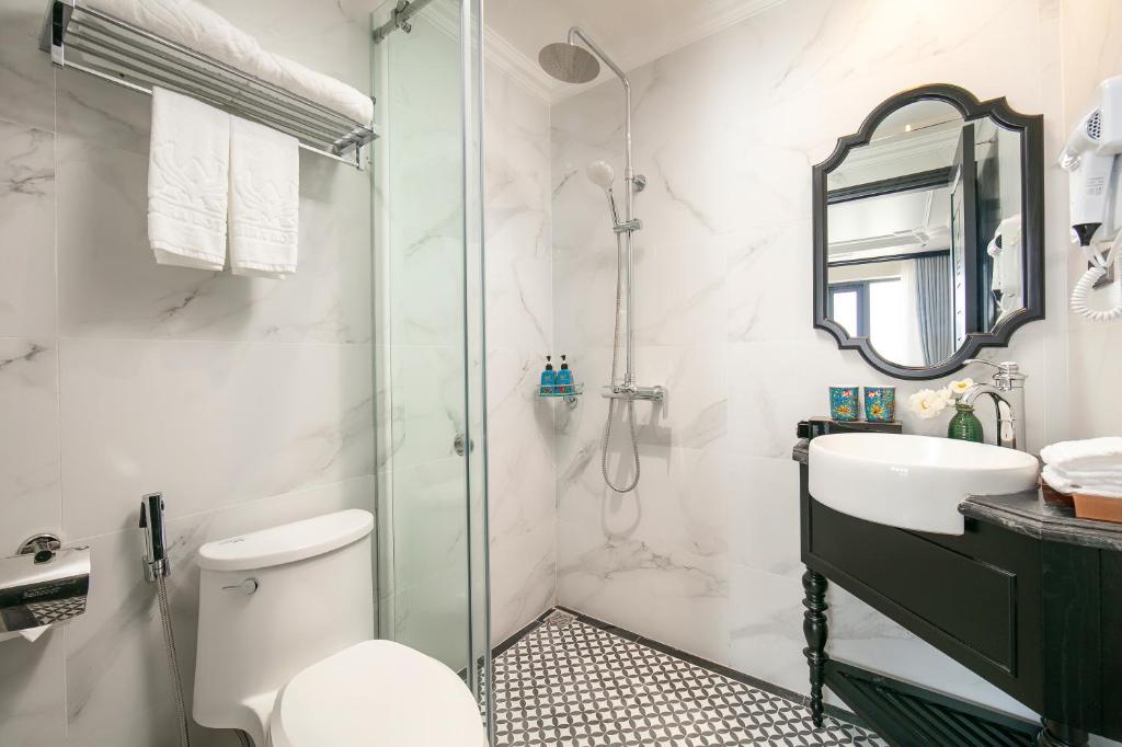 Koupelna v ubytování Amira Hotel Hanoi