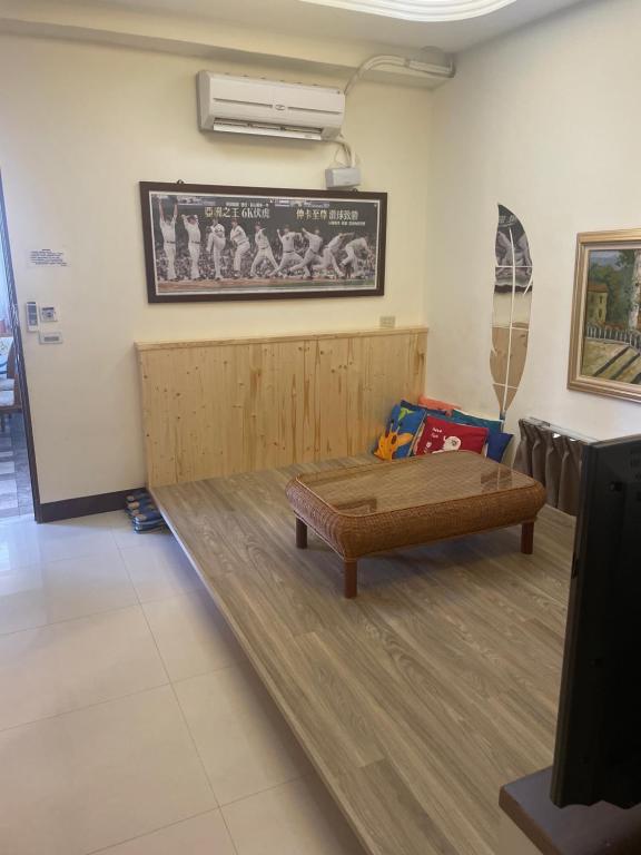 a waiting room with a table and a couch at Ribbed Birch B&amp;B in Hualien City