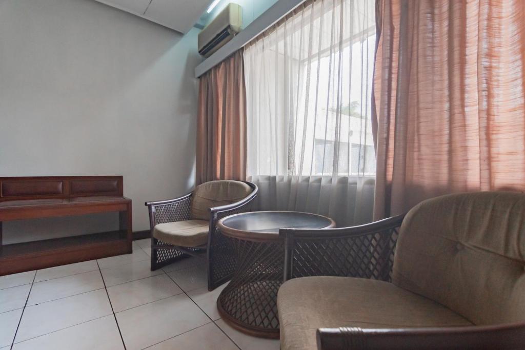 Posezení v ubytování Istana Hotel Bandung Mitra RedDoorz