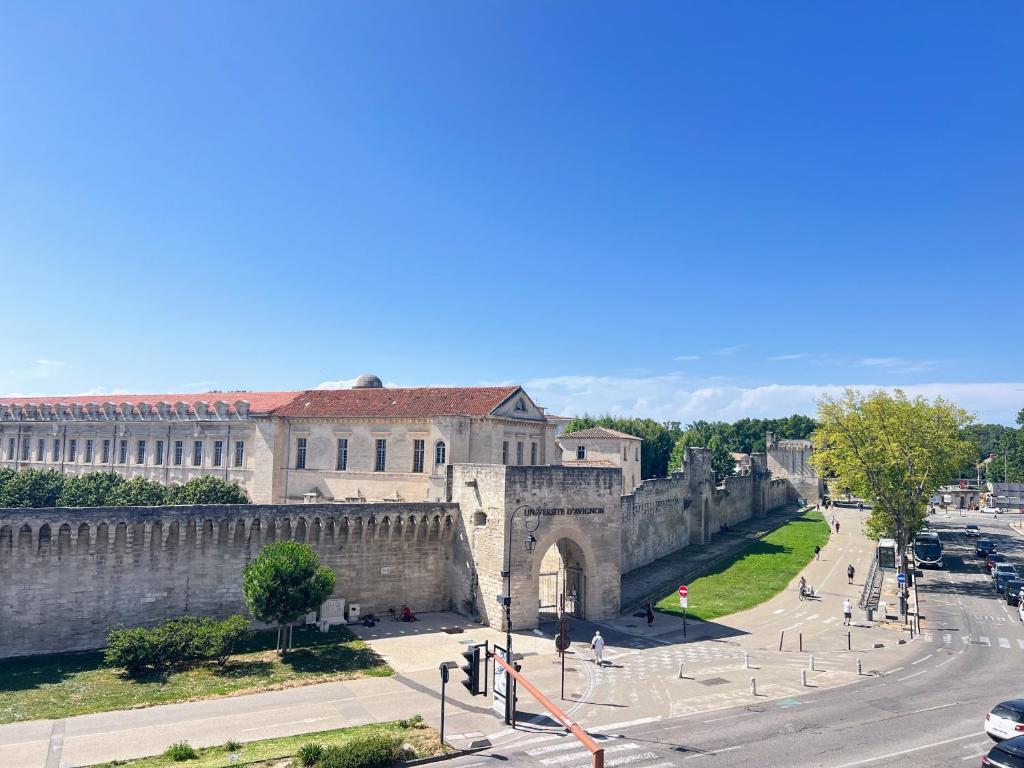 Fotografia z galérie ubytovania Appartement standing Les Remparts avec Parking privé v Avignone