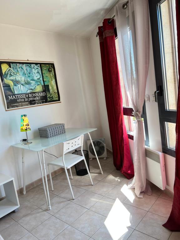 Fotografia z galérie ubytovania Appartement standing Les Remparts avec Parking privé v Avignone