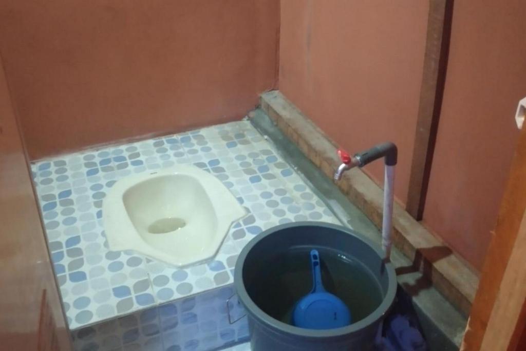 Postel nebo postele na pokoji v ubytování Penginapan puncak Dua Mitra RedDoorz