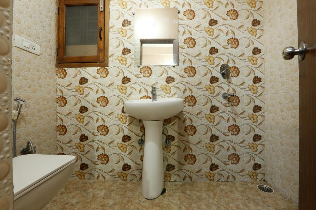 Koupelna v ubytování Hotel Surya Palace - Corporate Hotel Noida Sector 62