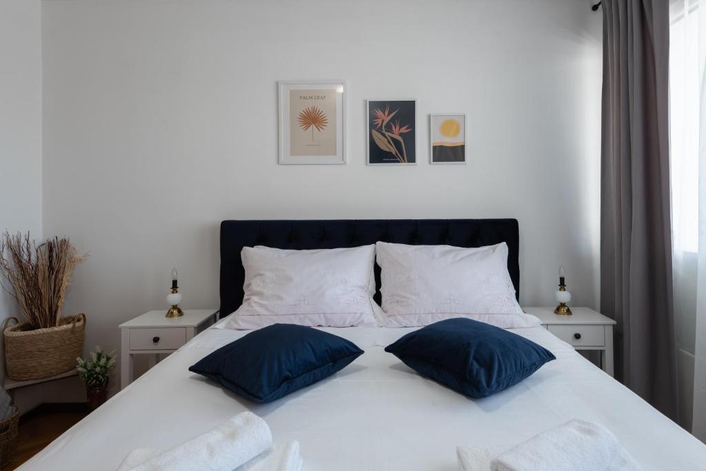 SunnyRose Apartment - walking distance from Znjan beach - free public parking - huge balcony