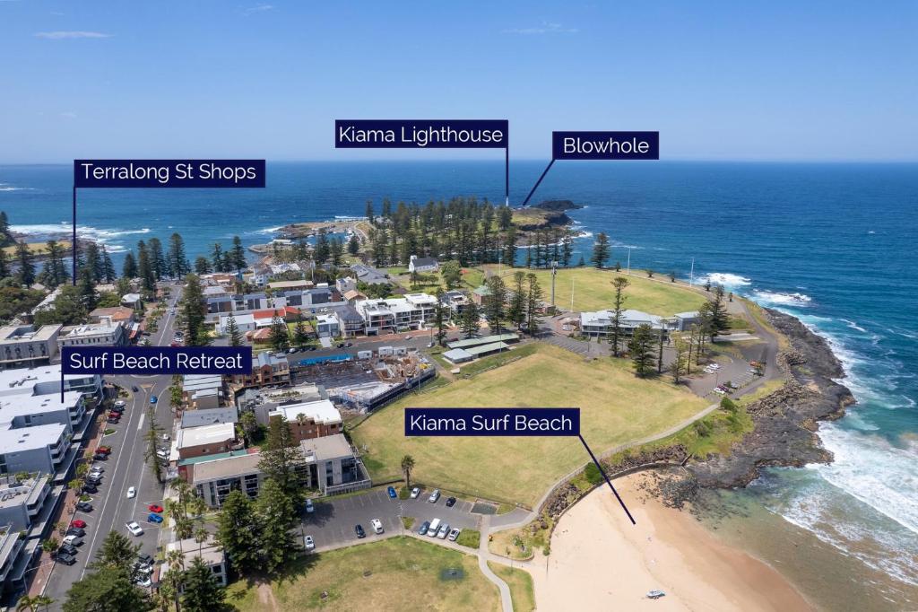 - une vue aérienne sur la plage et l'océan dans l'établissement Surf Beach Retreat - 100m from the beach, à Kiama