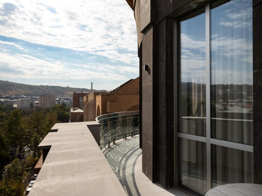 Balkón nebo terasa v ubytování Tufenkian Historic Yerevan Hotel