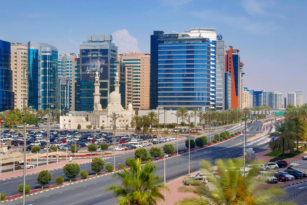 Nespecifikovaný výhled na destinaci Dubaj nebo výhled na město při pohledu z hotelu