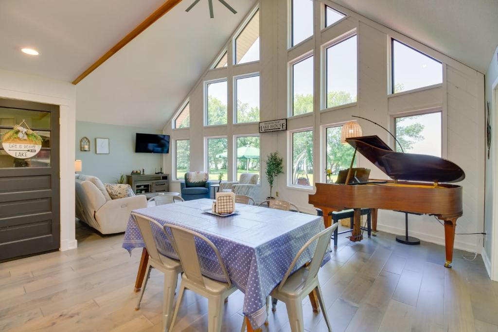 Lakefront Sunburg Vacation Rental with Boat Dock!, Sunburg Updated