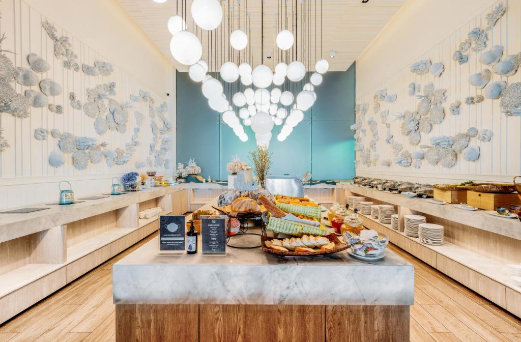 Hotel Tide Phuket Beachfront - Resim 45