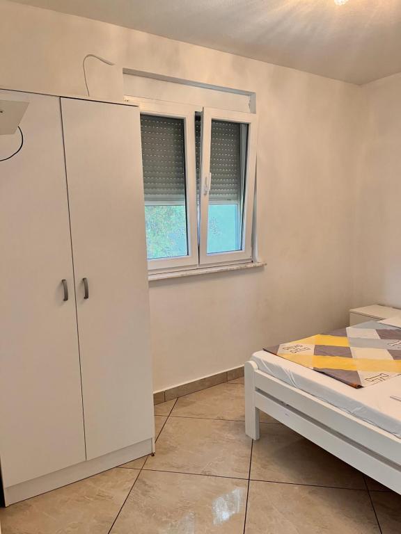 Postel nebo postele na pokoji v ubytování Apartments Apartmani Bojana