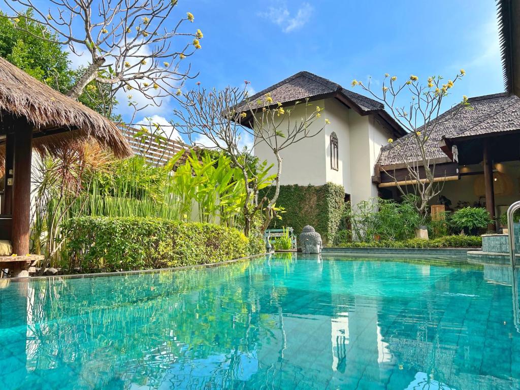 Villa Nicole 5BR Paradise, quiet area in Central Oberoi Seminyak