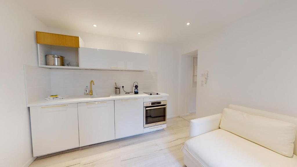 Kuchyňa alebo kuchynka v ubytovaní Appartements modernes avec véranda