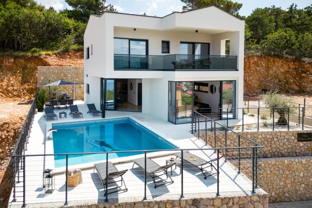 een villa met een zwembad en een huis bij Luxury villa Verbenico Hills- amazing sea view, pool with whirpool and waterfall, beach, in famous wine region - Your holiday with style in Vrbnik