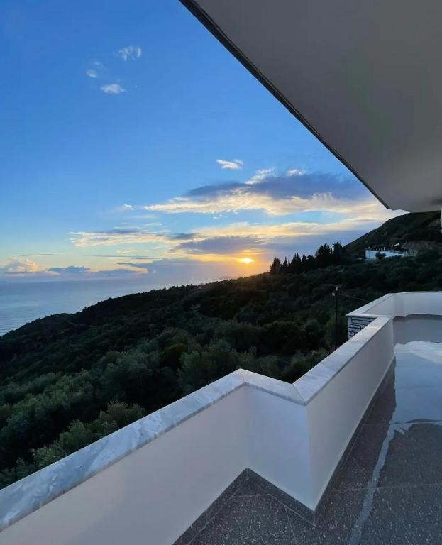 KRISLI HOTEL - отзывы и видео