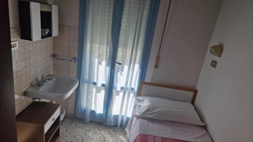 Postel nebo postele na pokoji v ubytování Hotel Clara RIMINI