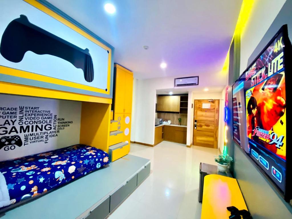 TV a/nebo společenská místnost v ubytování Luminor Hotel Banyuwangi By WH