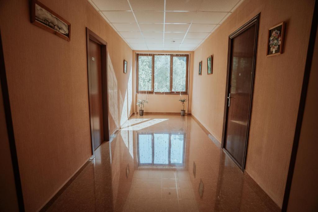 Fotografie z fotogalerie ubytování Hotel Metekhara v destinaci Ambrolauri
