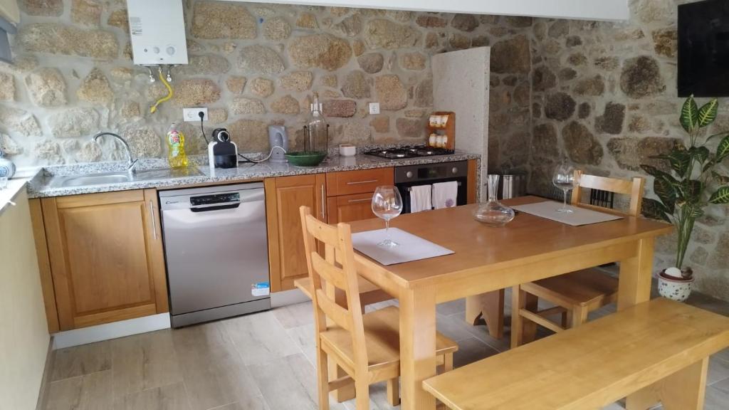 Kuchyň nebo kuchyňský kout v ubytování Casa dos Devezas